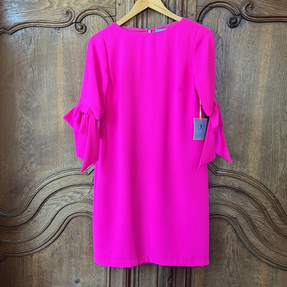 CeCe Crepe Shift Dress - Picture 3 of 10